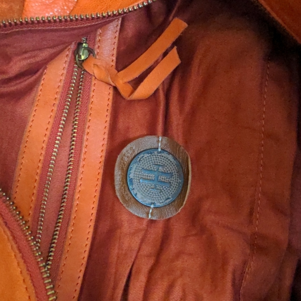 Handbag - Picture 8 of 9